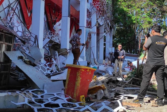 Strong 7.4 Quake Off Indonesia Coast Claims One Life, Tsunami Fears Rise